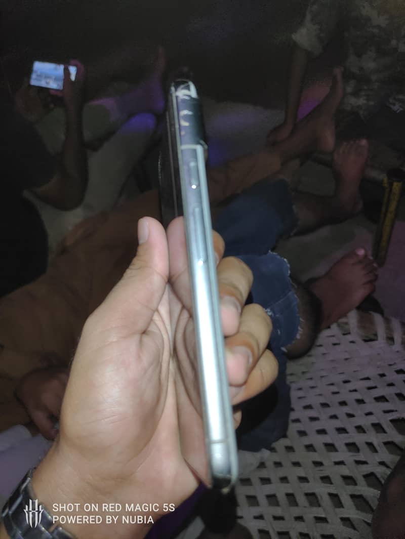 Google Pixel 8 4