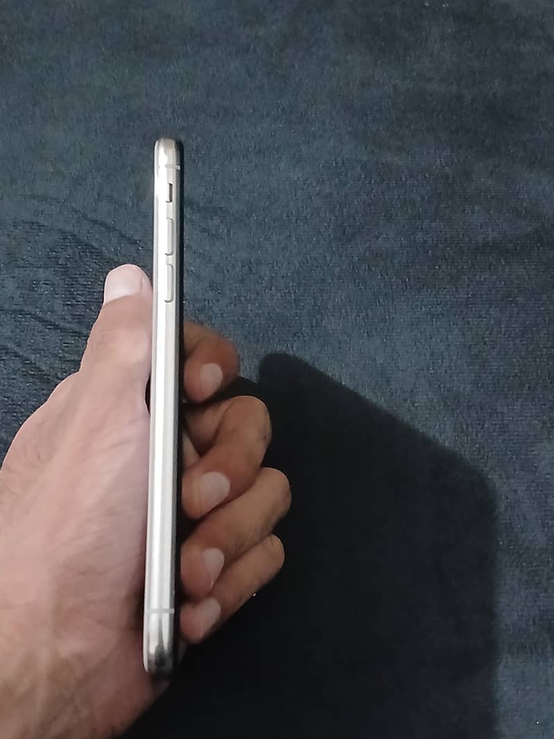 Apple iPhone X 3