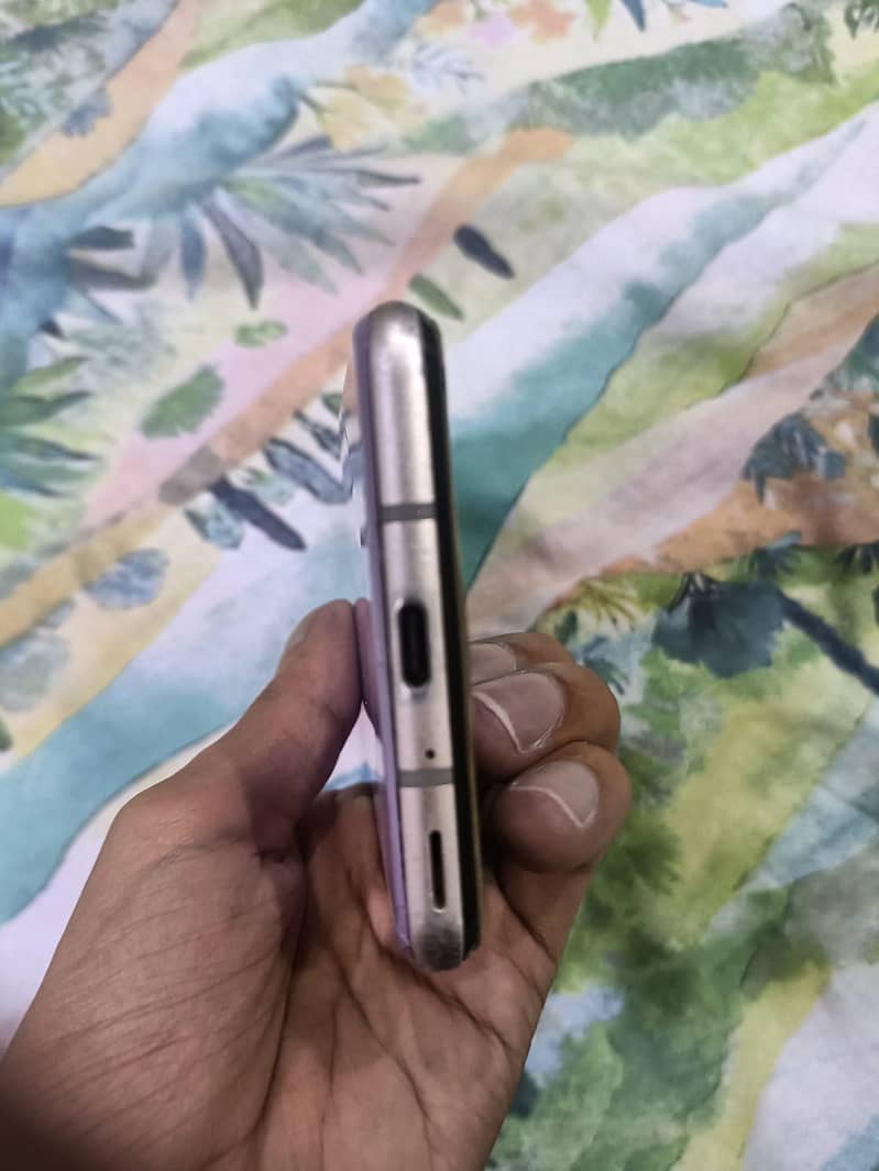 Sharp Aquos R3 3