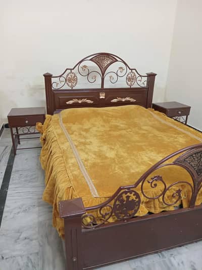 double bed set with dressing table and side tables