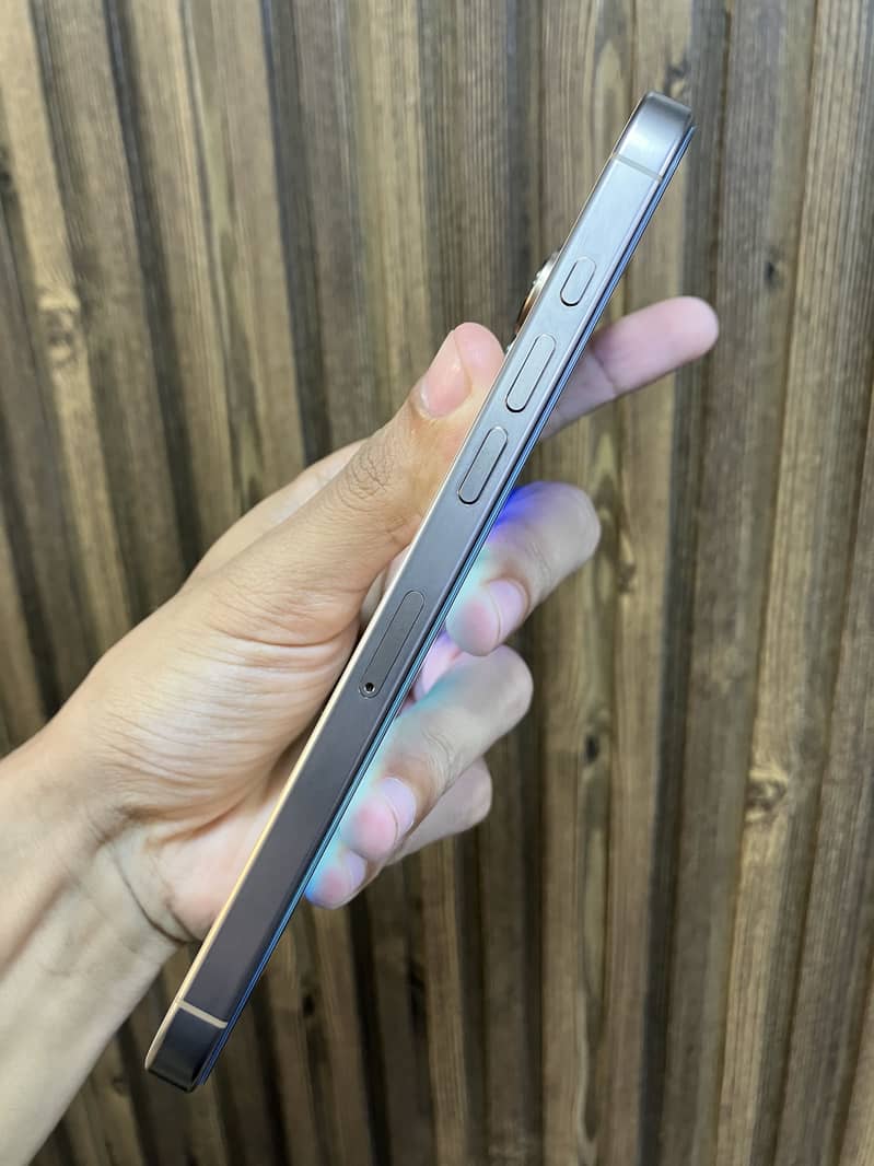 Apple iPhone 16 Pro Max 5
