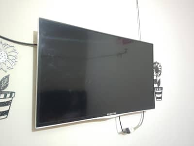 Samsung LCD 32 inch, used for sale.