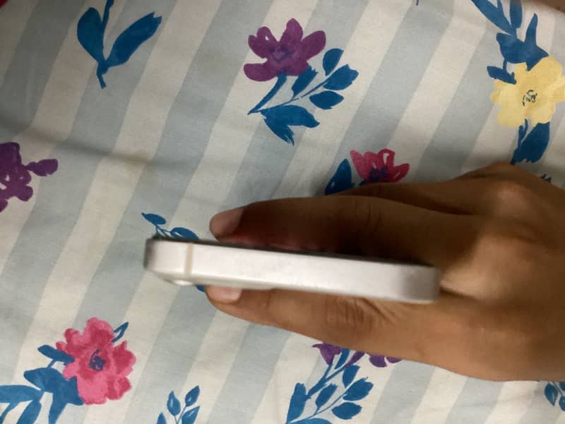 Apple iPhone 13 2