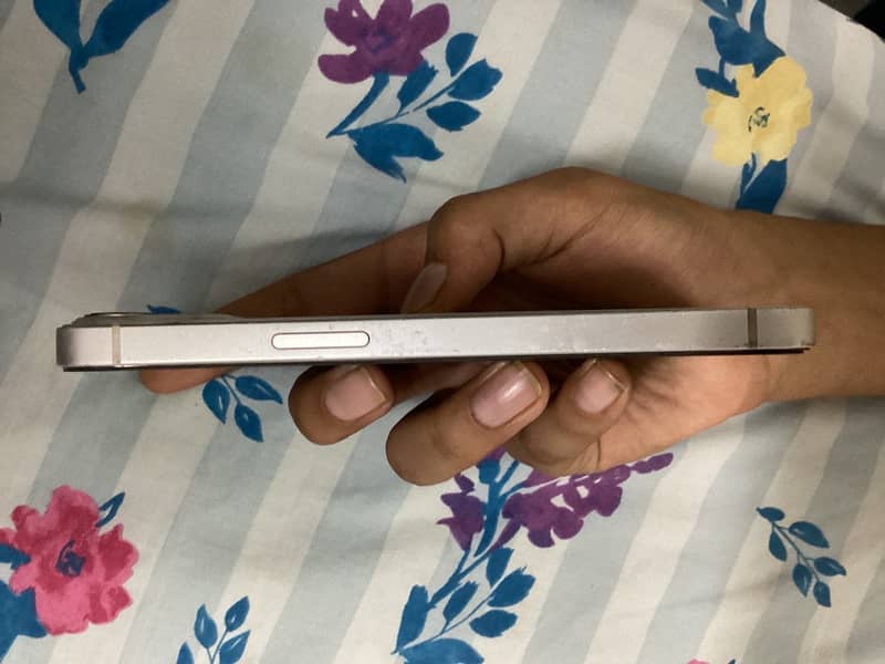 Apple iPhone 13 4