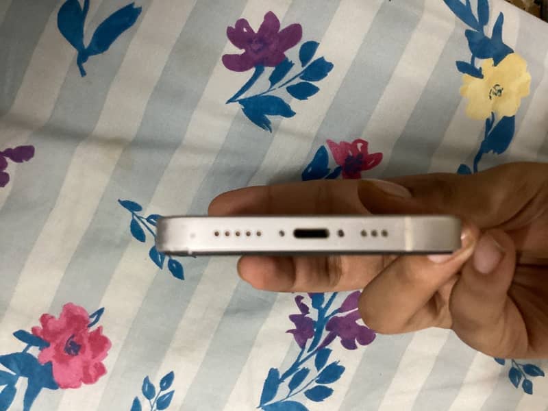 Apple iPhone 13 5
