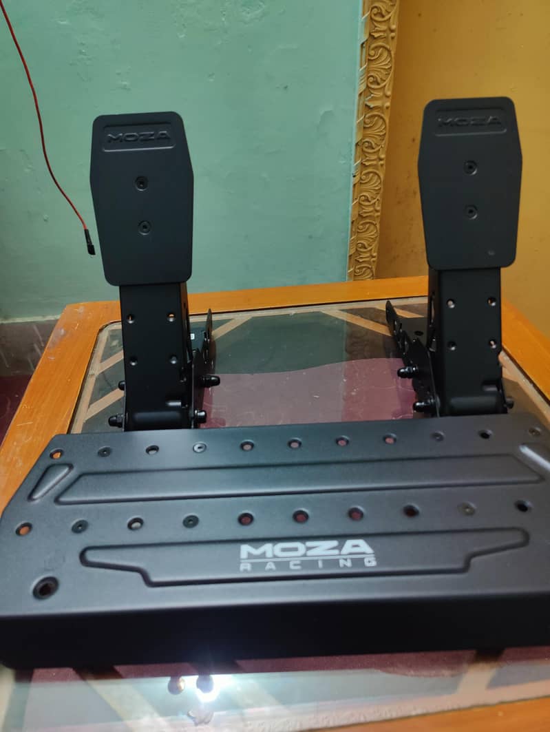 MOZA R5 Racing Simulator Setup 11
