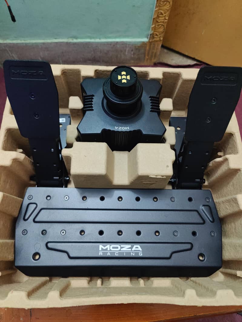 MOZA R5 Racing Simulator Setup 12