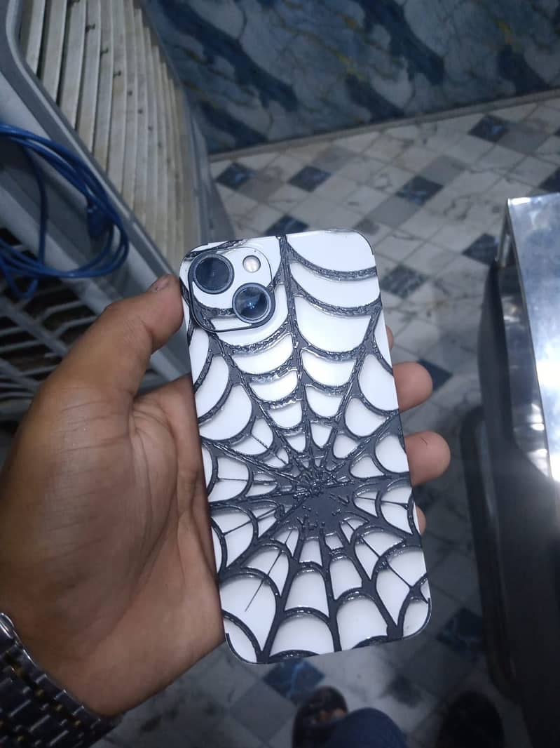 Apple iPhone 13 4