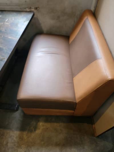 Best sofa in the earth for restaurant use and very good condition