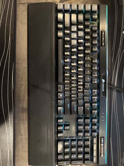 Corsair K95 RGB PLATINUM Mechanical Gaming Keyboard