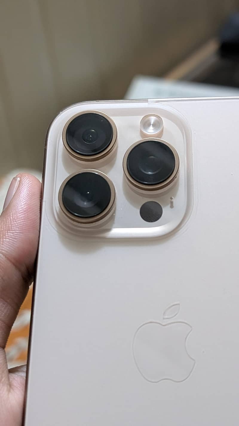 Apple iPhone 16 Pro 2