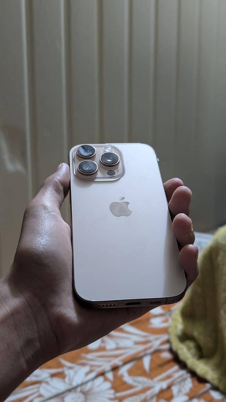 Apple iPhone 16 Pro 3