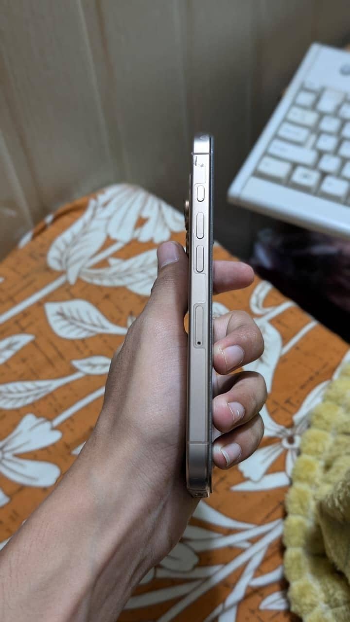 Apple iPhone 16 Pro 5