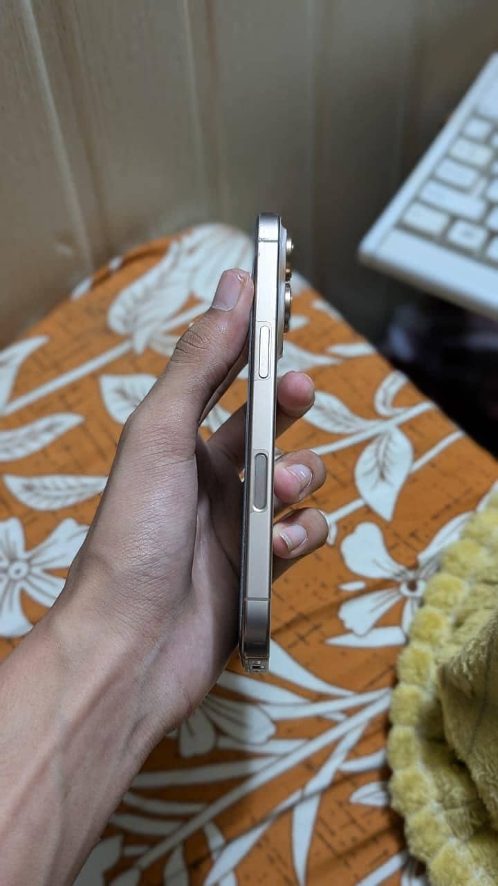 Apple iPhone 16 Pro 6