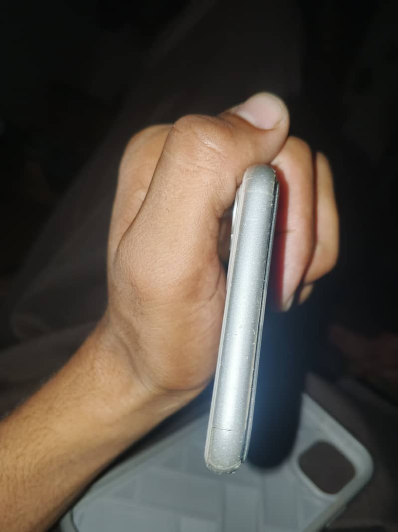 Apple iPhone 11 0