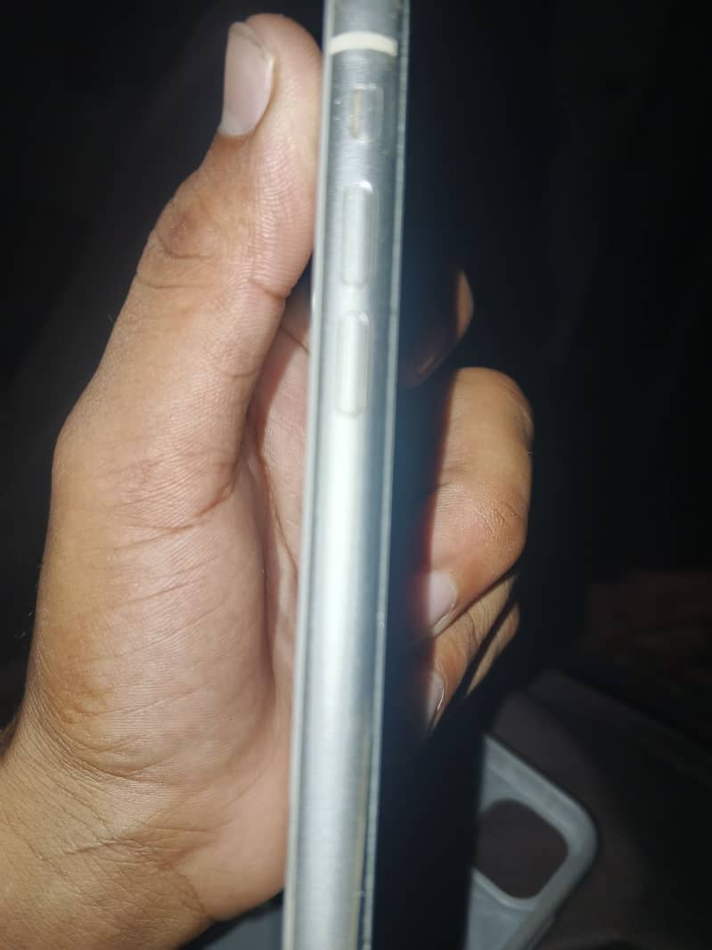 Apple iPhone 11 3