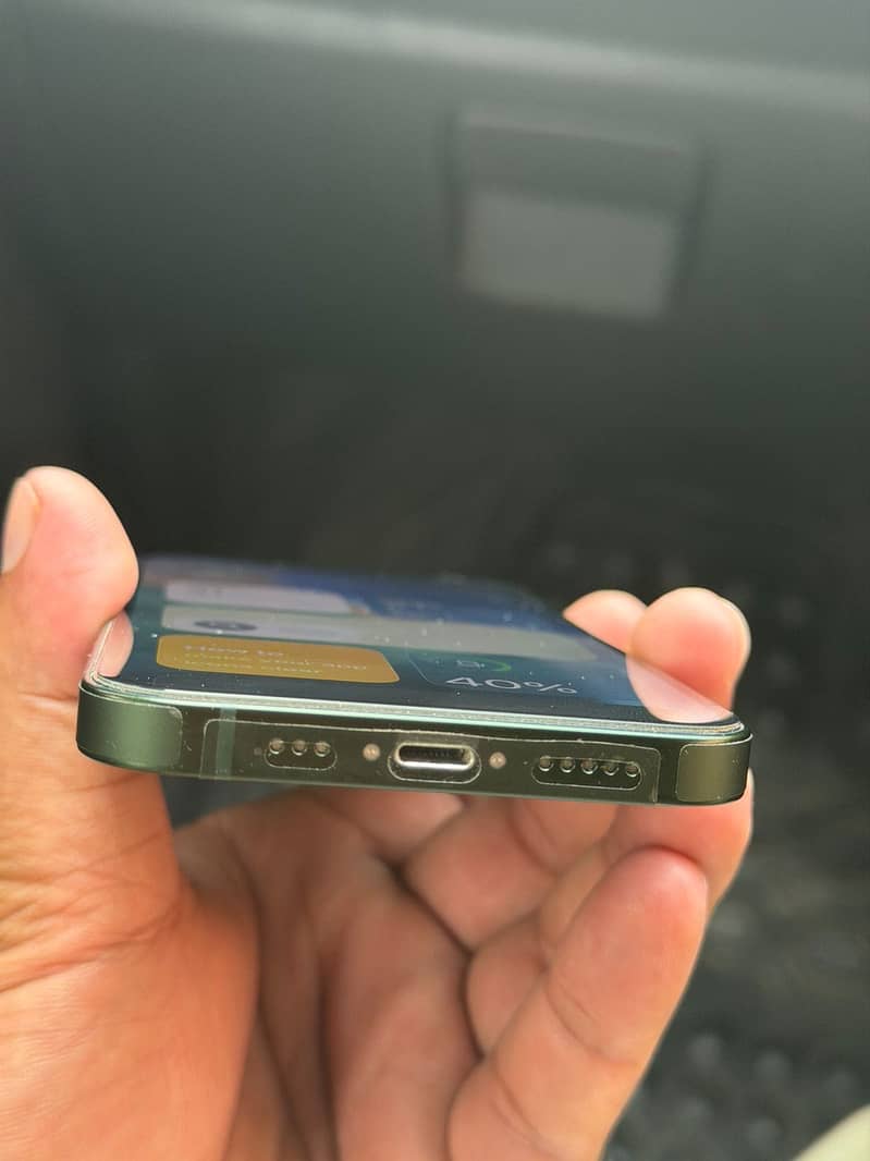 Apple iPhone 13 2