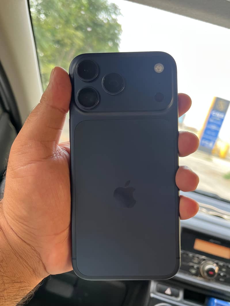 Apple iPhone 17 Pro Max 0