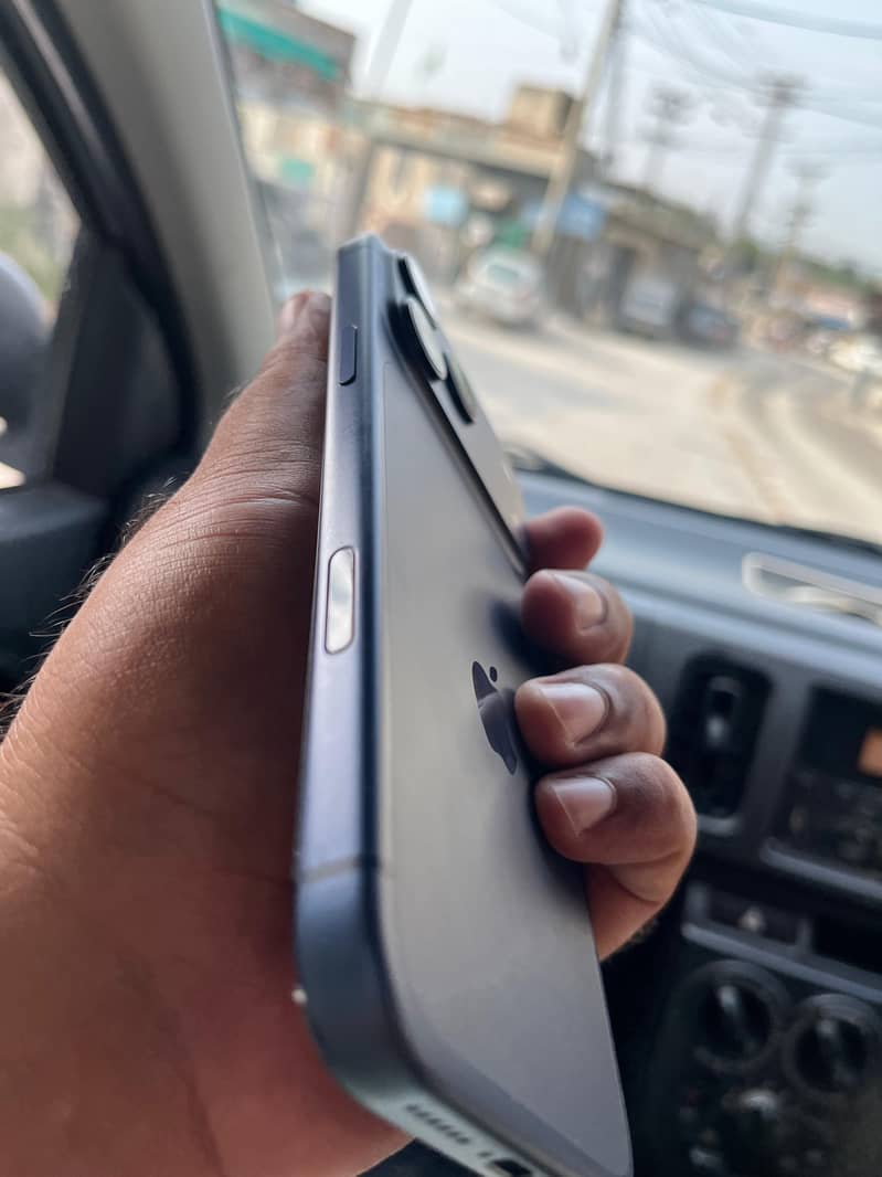 Apple iPhone 17 Pro Max 3