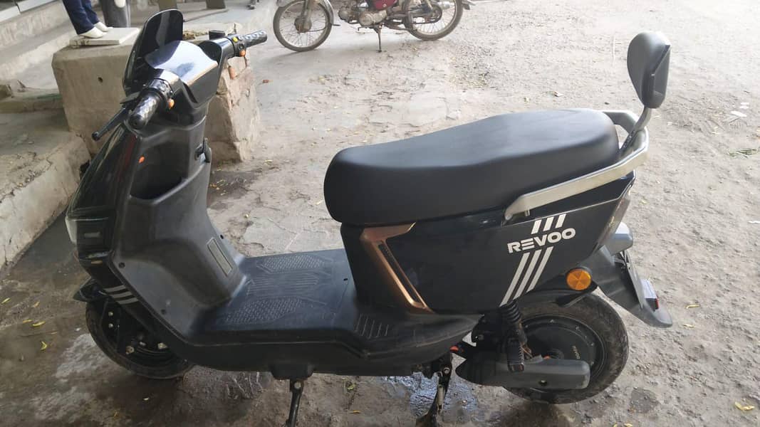 REVOO A12 4