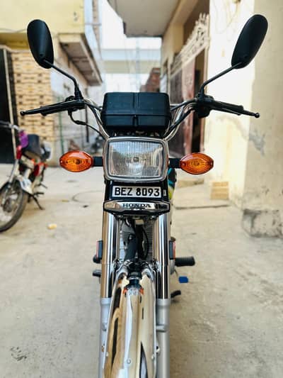 Honda 125 number laga hova hai all documents complete only 3 months