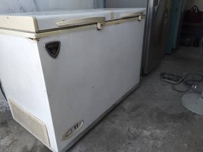 WAVES Genuine Deep Freezer – Excellent Condition