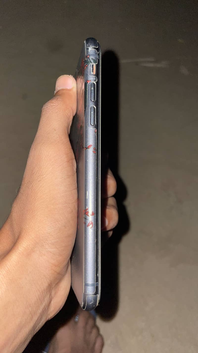 Apple iPhone 11 4