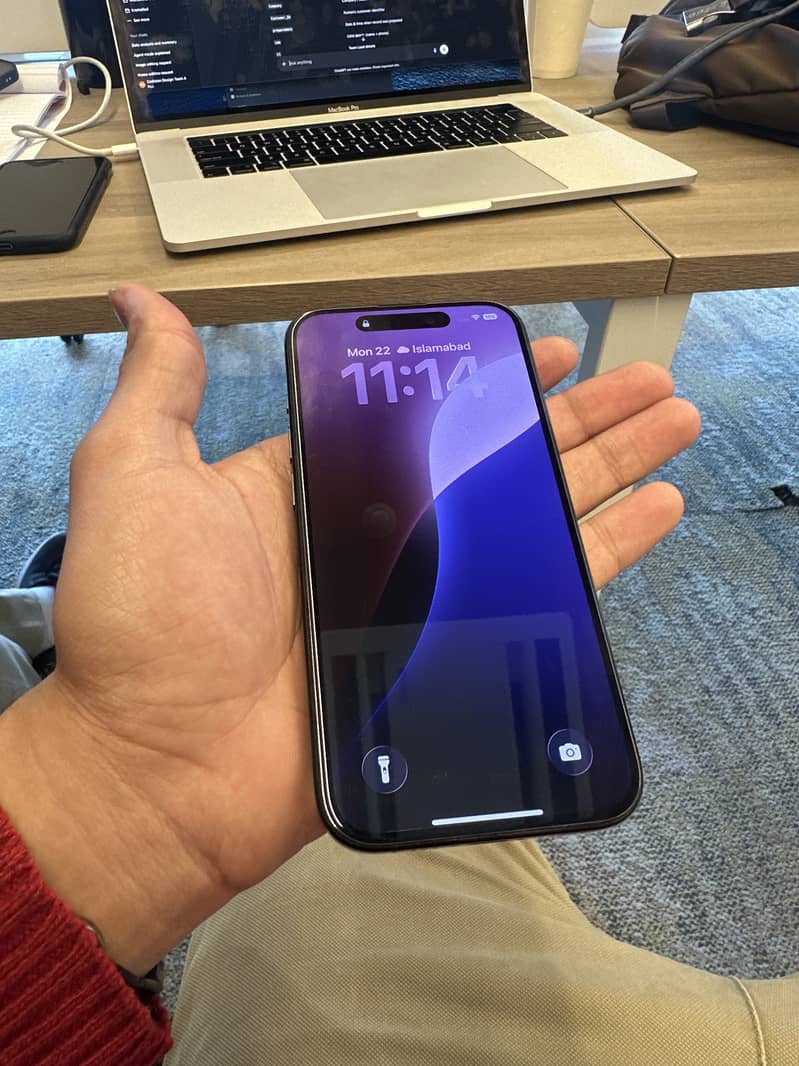 Apple iPhone 15 Pro 0