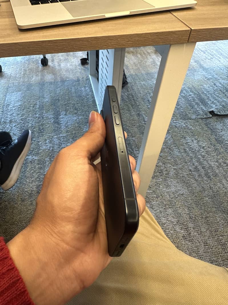 Apple iPhone 15 Pro 2