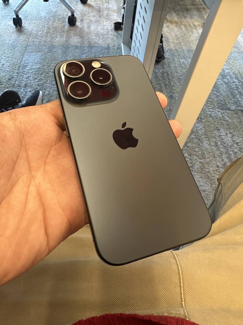 Apple iPhone 15 Pro 3