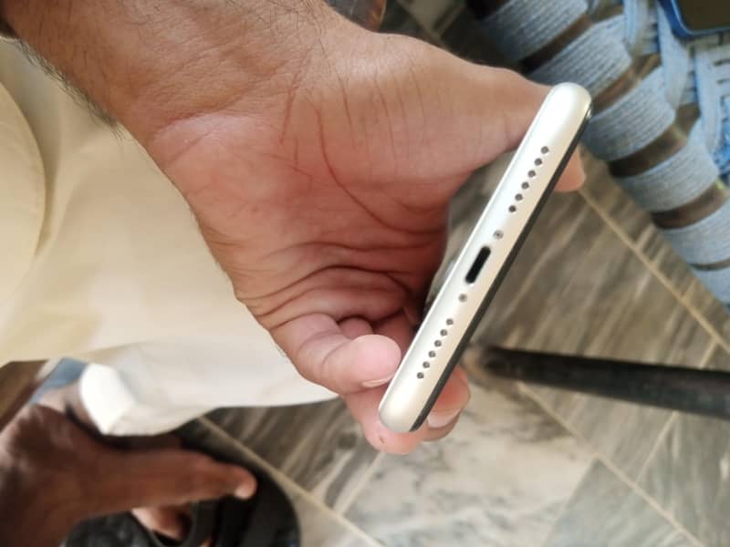 Apple iPhone 11 0