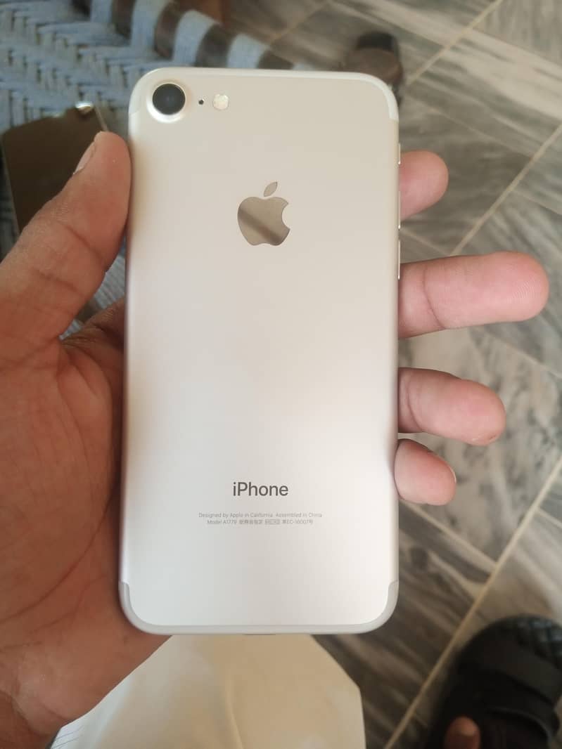 Apple iPhone 7 0