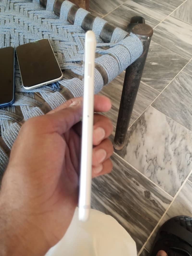 Apple iPhone 7 2