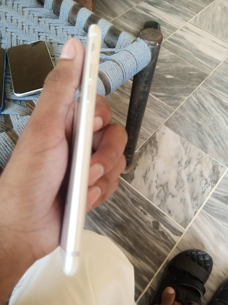 Apple iPhone 7 3