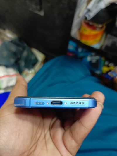 Apple iPhone 16