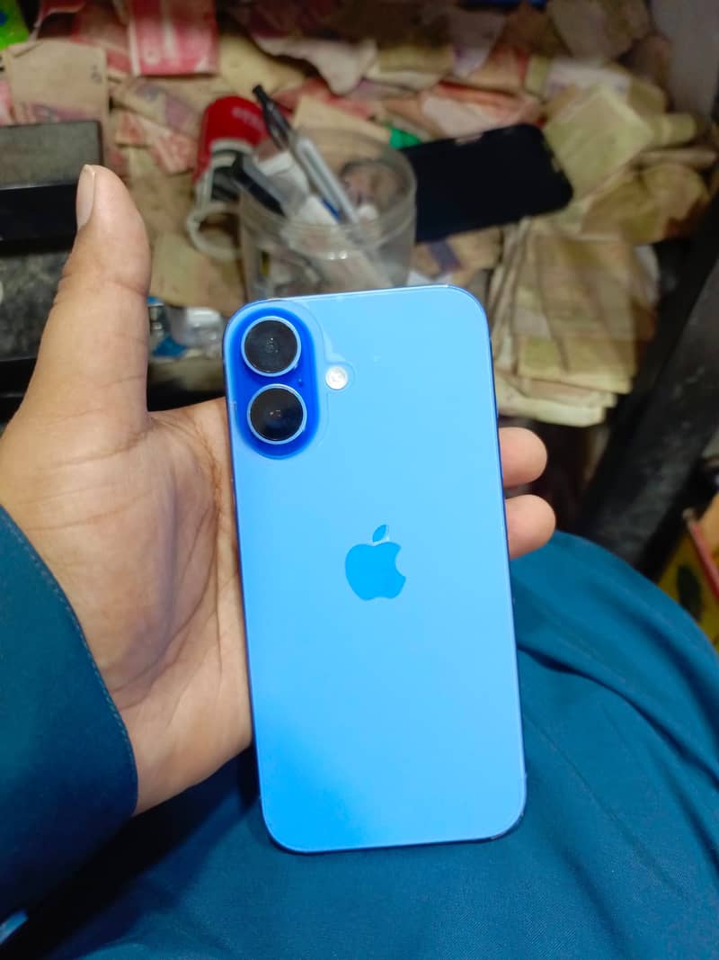 Apple iPhone 16 1
