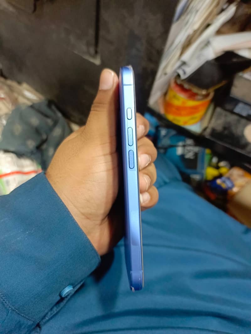 Apple iPhone 16 3