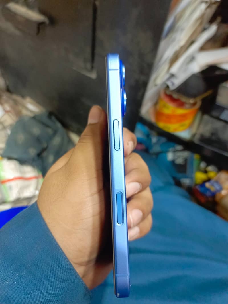Apple iPhone 16 5