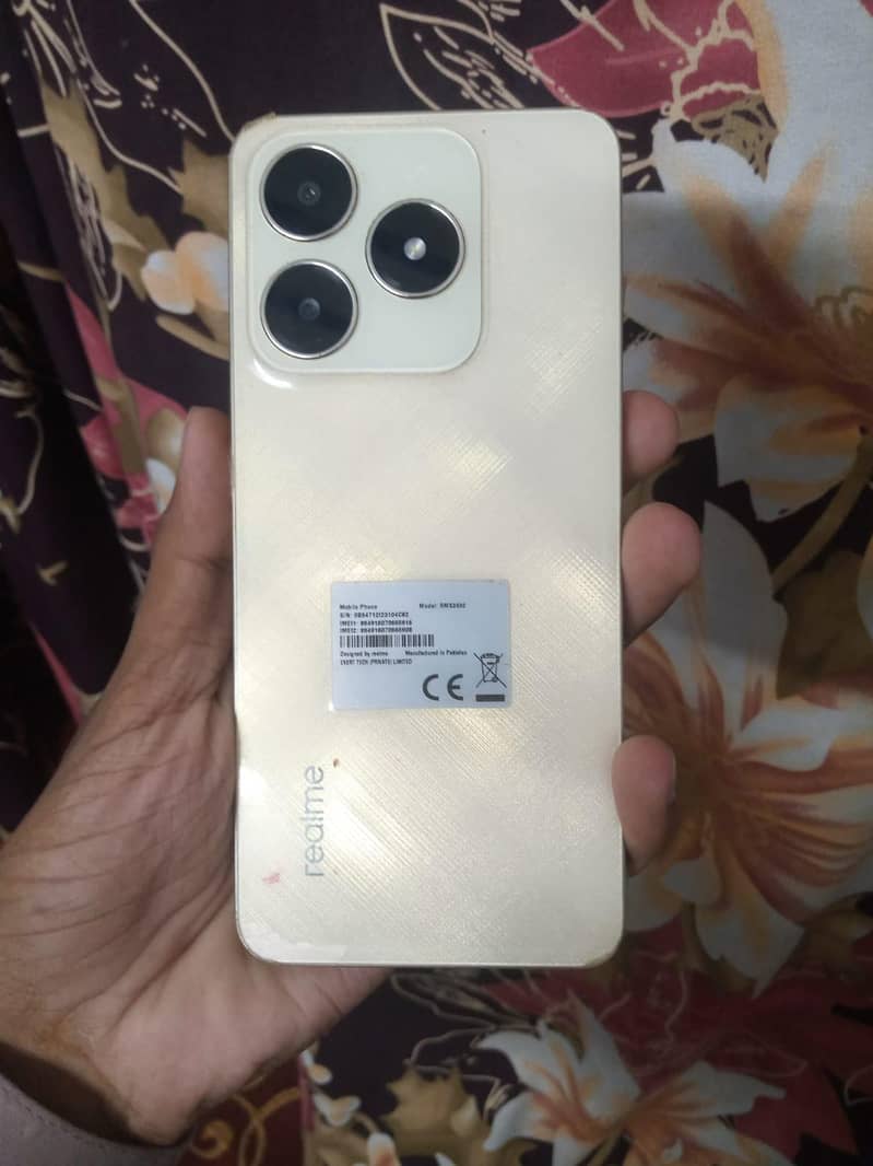 Realme C61 4