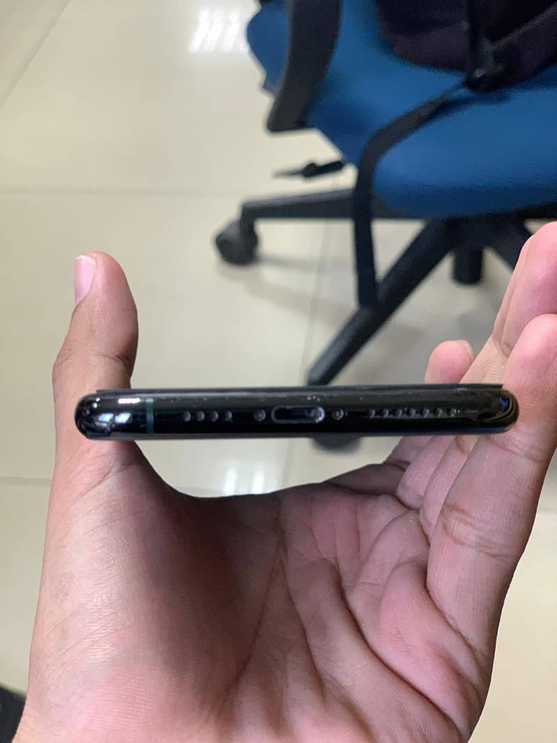 Apple iPhone 11 Pro Max 2