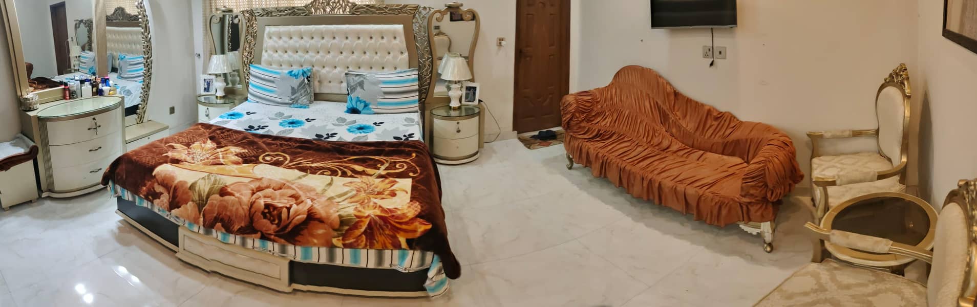 Bed dressing with chais 6