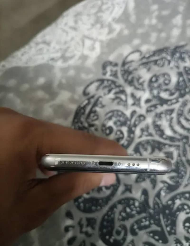 Apple iPhone 11 Pro 2