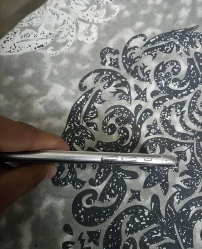 Apple iPhone 11 Pro 4