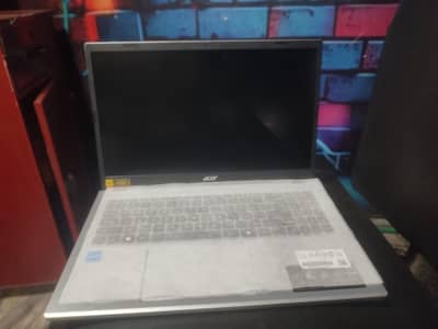 laptop new Hy bilkul ak din b use ni huwa agr kisi ko cahiye rabta kar