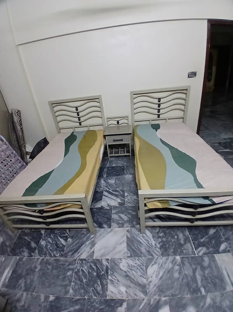 2 Single Beds With Coffee/Side Table 0