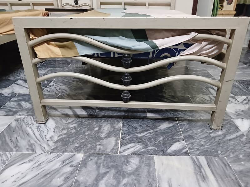 2 Single Beds With Coffee/Side Table 6