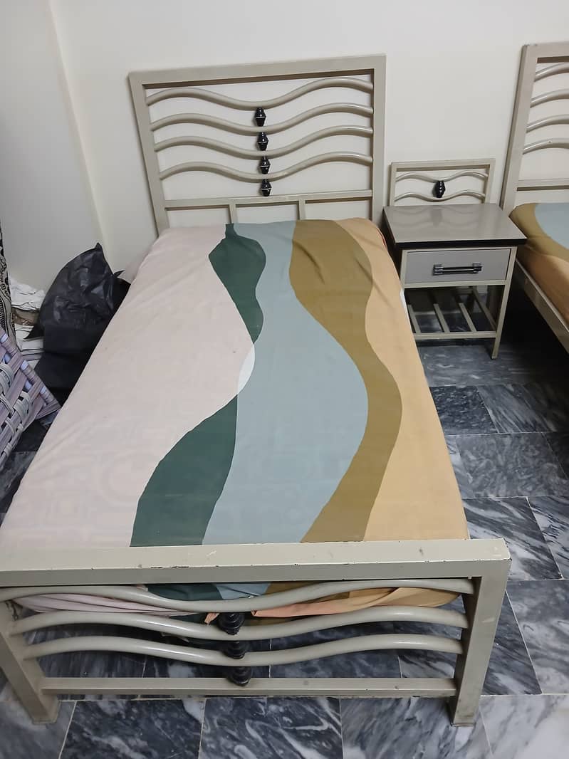 2 Single Beds With Coffee/Side Table 8
