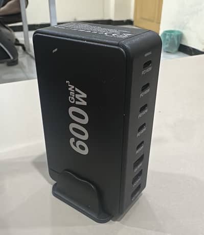 600w GAN3 multiport charger / power station