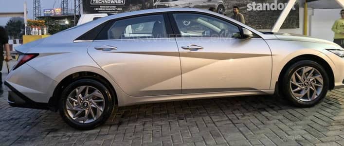 Hyundai Elantra 2025