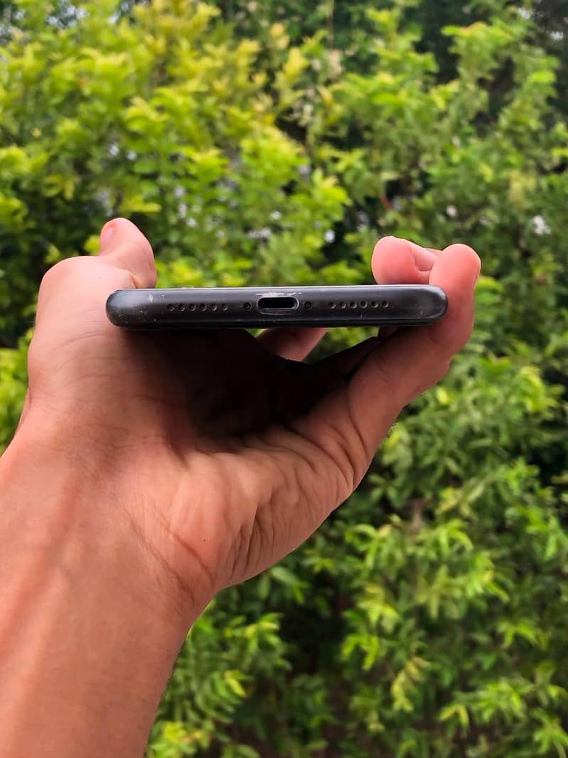 Apple iPhone 11 4